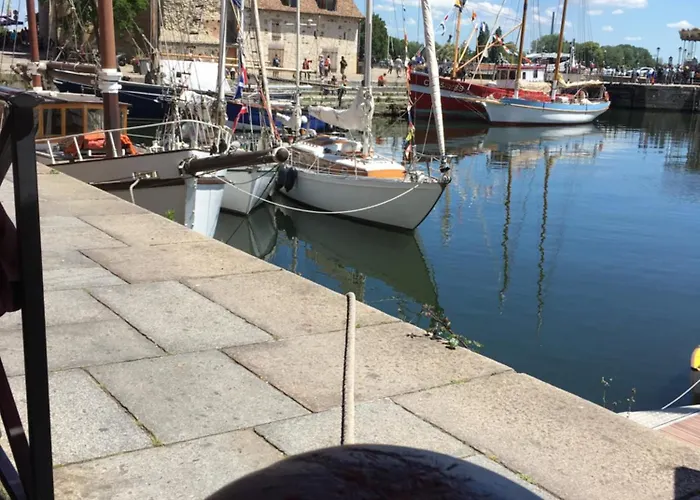 La Maison De Rejane 翁弗勒尔